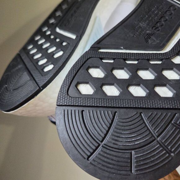 NWOB ADIDAS WHITE NMD - R1 THE BRAND WITH 3 STRIPES WOMENS SHOES SIZE 10 - Picture 16 of 16